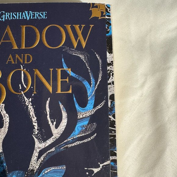 EUC, Shadow and Bone Fantasy Book by Leigh Bardugo, Part of Trilogy - Picture 4 of 10